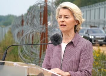 Von der Leyen paralajmëron për “frenim të fortë” ndaj Putinit gjatë vizitës në Poloni