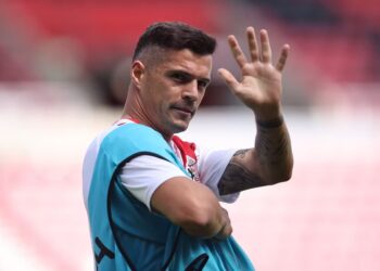 Granit Xhaka merr zyrtarisht shiritin e kapitenit te Sunderland