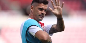 Granit Xhaka merr zyrtarisht shiritin e kapitenit te Sunderland