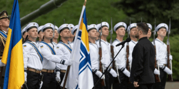 Rusia fajëson Ukrainën për sulmin në centralin bërthamor, ndërsa Kievi feston Ditën e Pavarësisë