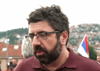 Deputeti opozitar serb Lazović për Vuçiqin: Nuk mund t’i frikësojë më qytetarët