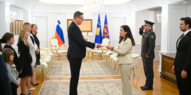 Presidentja Osmani pranon letrat kredenciale të ambasadorit të ri slloven në Kosovë