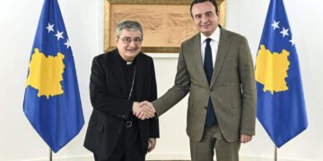 Kryeministri Kurti priti në takim Delegatin apostolik të Selisë së Shenjtë, Imzot Luigi Bianco