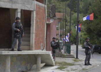 BE në përvjetorin e Banjskës: Arrestoni sulmuesit, shqetësuese pjesëmarrja e tyre në protesta në Serbi