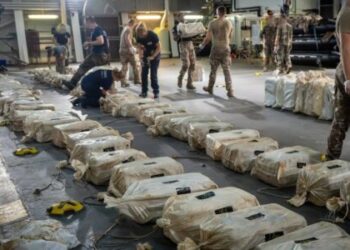 Marina franceze sekuestron 9.6 tonë kokainë