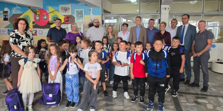 Sinani me njerëzit e Vučićit: bashkëpunim i detyruar apo kompromis i rrezikshëm?