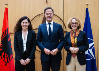 Inteligjenca shqiptare në zemër të NATO-s: Vlora Hyseni pritet nga Mark Rutte