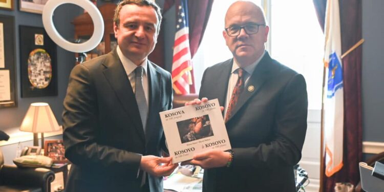 Kryeministri Albin Kurti takon kongresistët amerikanë në Washington për thellimin e bashkëpunimit Kosovë-ShBA