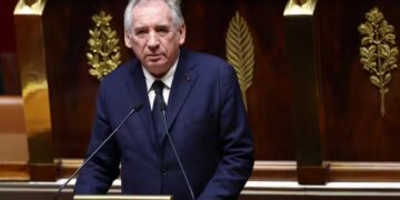 Franca në krizë politike: François Bayrou dorëzon dorëheqjen, Macron pritet të emërojë kryeministër të ri