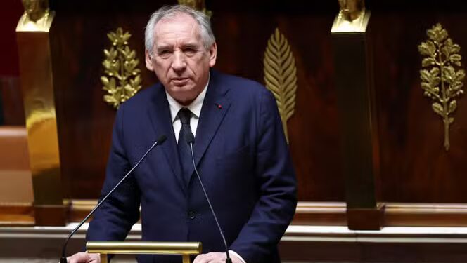 Franca në krizë politike: François Bayrou dorëzon dorëheqjen, Macron pritet të emërojë kryeministër të ri