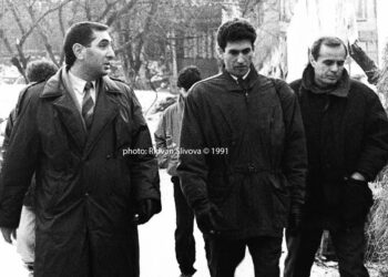 Foto e rrallë kur James Rubin në vitin 1991 vizitoi Kodrën e Trimave në Prishtinë