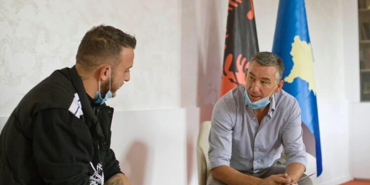 Mozzik tregon histori emocionuese me Kadri Veselin: Më tha ”More Gramoz, unë kom mujt mos me kanë gjallë hiq”