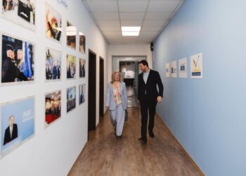 Krasniqi takon ambasadoren greke, flasin për zhvillimet politike në vend