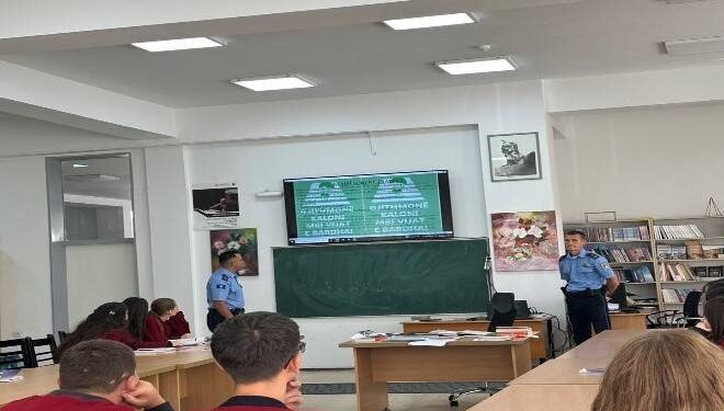 Policia e Kosovës mban ligjërata në shkolla për sigurinë në trafik