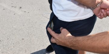 Dy të arrestuar në Prishtinë për fajde dhe shpëlarje parash