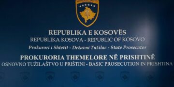 Katër shtetas të huaj akuzohen për shpëlarje parash dhe mashtrime me kartela bankare në Kosovë