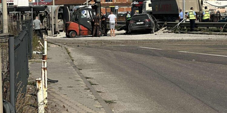 Aksident i rëndë trafiku në rrugën Prishtinë–Pejë (Vragoli), tre persona të lënduar