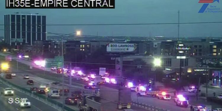 Të shtëna në një qendër të imigracionit në Dallas – disa të plagosur