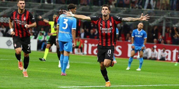 Milani triumfon ndaj Napolit, ngjitet në krye të Serie A dhe i jep fund serisë prej 16 ndeshjesh pa humbje të rivalëve