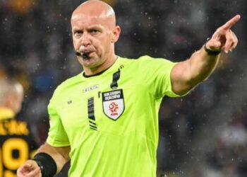 Gjyqtari Szymon Marciniak ndan drejtësinë në ndeshjen Zvicër-Kosovë