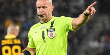 Gjyqtari Szymon Marciniak ndan drejtësinë në ndeshjen Zvicër-Kosovë