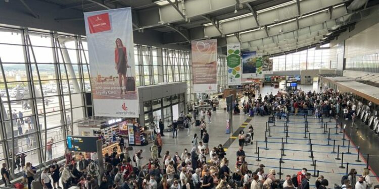 Aeroporti ‘Adem Jashari’ thyen rekord: Mbi gjysmë milioni pasagjerë për një muaj