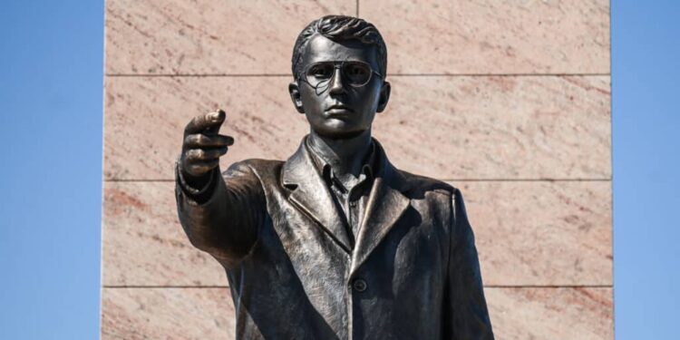 Inaugurohet shtatorja e heroit Afrim Zhitia në fshatin Llugë