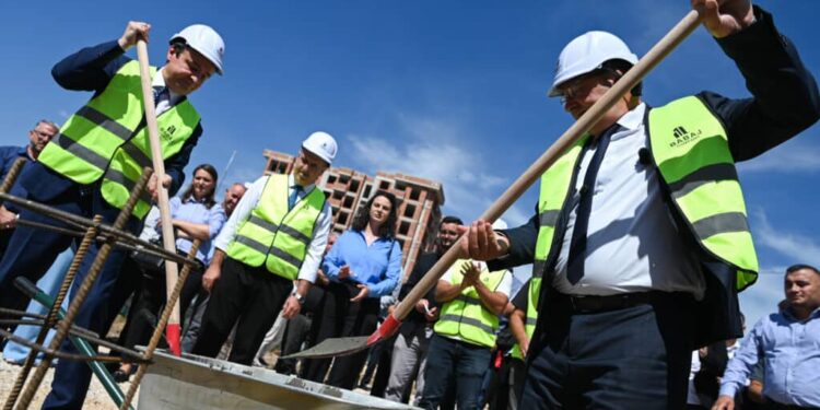 Kurti e Bulliqi Përurojnë në Podujevë  Kuzhinë Qendrore dhe çerdhe moderne