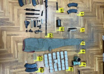 Policia e Kosovës sekuestron armë dhe municion në rajonin e Mitrovicës së Veriut, një person arrestohet