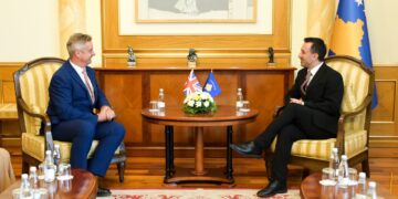 Kryetari i Kuvendit, Dimal Basha, priti Ambasadorin britanik Jonathan Hargreaves