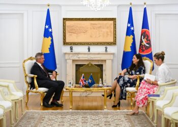 Osmani takon ambasadorin britanik: Thellohet partneriteti strategjik Kosovë–Mbretëri e Bashkuar