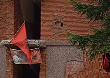 Shtetas serb dhe franceze ndalohen në Koshare – shqetësime për vizitat e organizuara nga Serbia