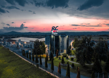 Nga zemra e Kosovës: Pijet që po marrin tryezat me “stuhinë” e shijes