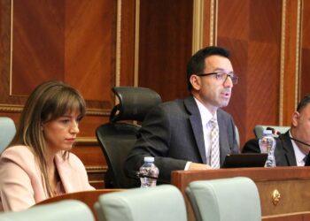 Kushtetuesja “i vendos fre” Kuvendit – Kryetari Basha shpërndan vendimin për deputetët