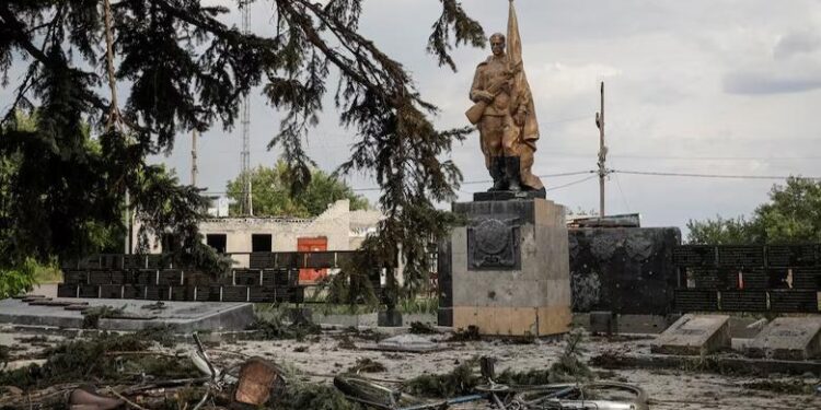 Bombardimet ruse në Donbas: 24 të moshuar vdesin teksa prisnin pensionin, Zelensky kërkon përgjigje ndërkombëtare