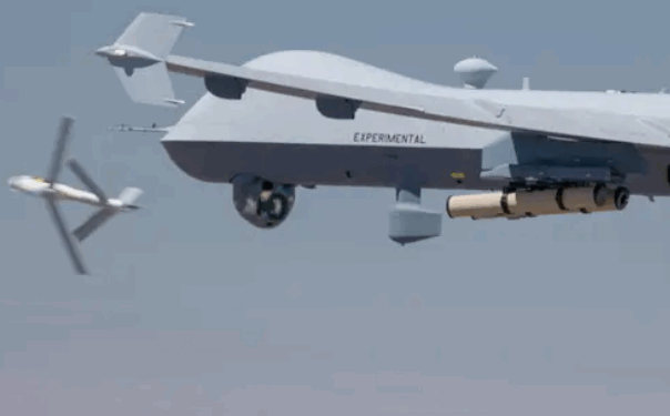 Dronët amerikanë përdoren si “anije mëmë” për sulme precize me municione të lëvizshme