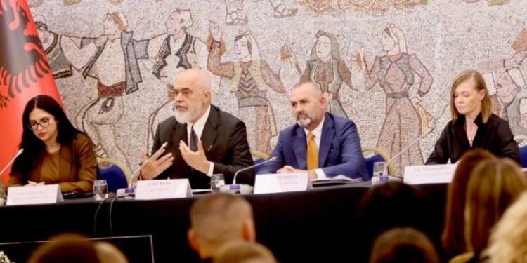 Qeveria godet ndërtimet ilegale dhe mashtrimet me apartamente