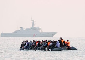 Britania e Madhe shqyrton përdorimin e kazermave ushtarake për strehimin e azilkërkuesve