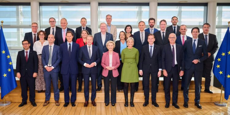 Samiti i BE-së për automobilat: Fokus strategjik në makinat elektrike deri në vitin 2035