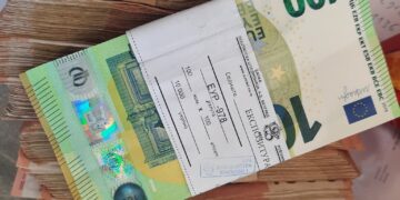 Dogana e Kosovës sekuestron 20 mijë euro të padeklaruara në kufirin me Serbinë