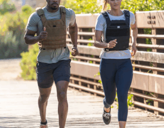 Transformoni shëtitjen tuaj: Ecja me peshë, stërvitja e fuqishme që forcon trupin dhe zemrën