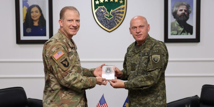 Komandanti i FSK-së priti në takim Komandantin e SATMO-s