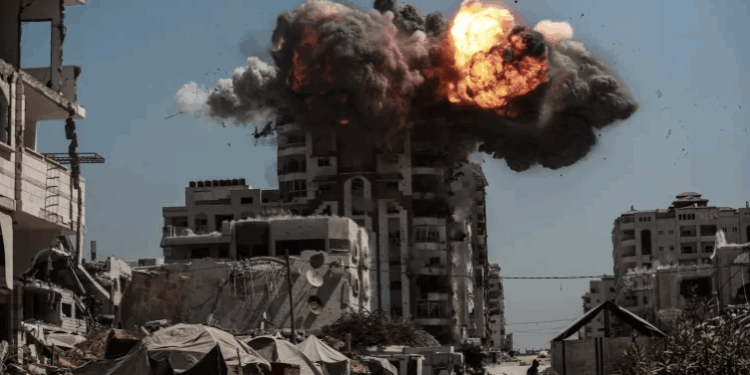 Qindra tanke izraelite rrethojnë Gazën, SHBA paralajmëron kujdes ndaj aleatit Katar