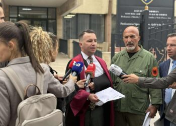 Ish-ushtari i UÇK-së dorëzon padi kundër kryeparlamentarit Dimal Bashën