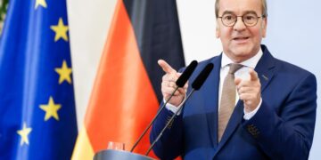 Ministri gjerman i Mbrojtjes kundërshton planin e von der Leyen për dërgimin e trupave të BE-së në Ukrainë