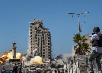 Izraeli urdhëron evakuimin e Qytetit të Gazës ndërsa sulmet intensifikohen dhe kontrollon 40% të qytetit