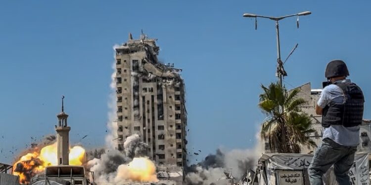 Izraeli urdhëron evakuimin e Qytetit të Gazës ndërsa sulmet intensifikohen dhe kontrollon 40% të qytetit