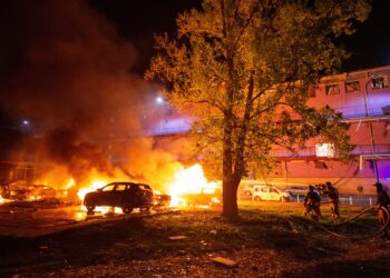 Sulm masiv rus me dronë dhe raketa, Ukraina godet rafineritë e naftës ruse