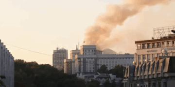 Rusia godet Kievin me dronë dhe raketa: të paktën 2 të vdekur, përfshirë një fëmijë
