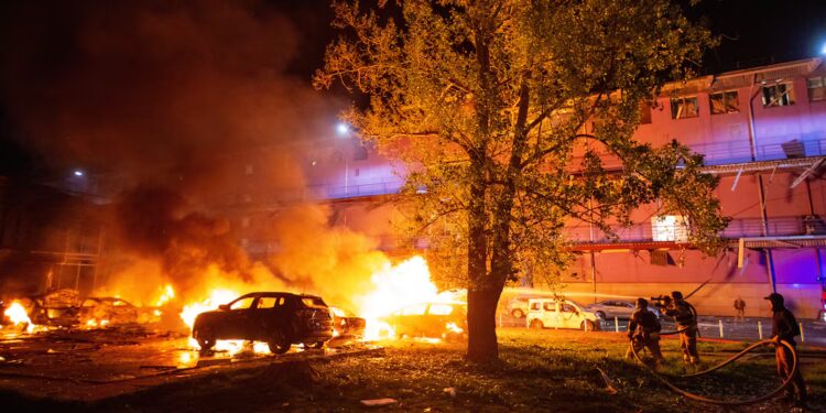 Sulm masiv rus me dronë dhe raketa, Ukraina godet rafineritë e naftës ruse